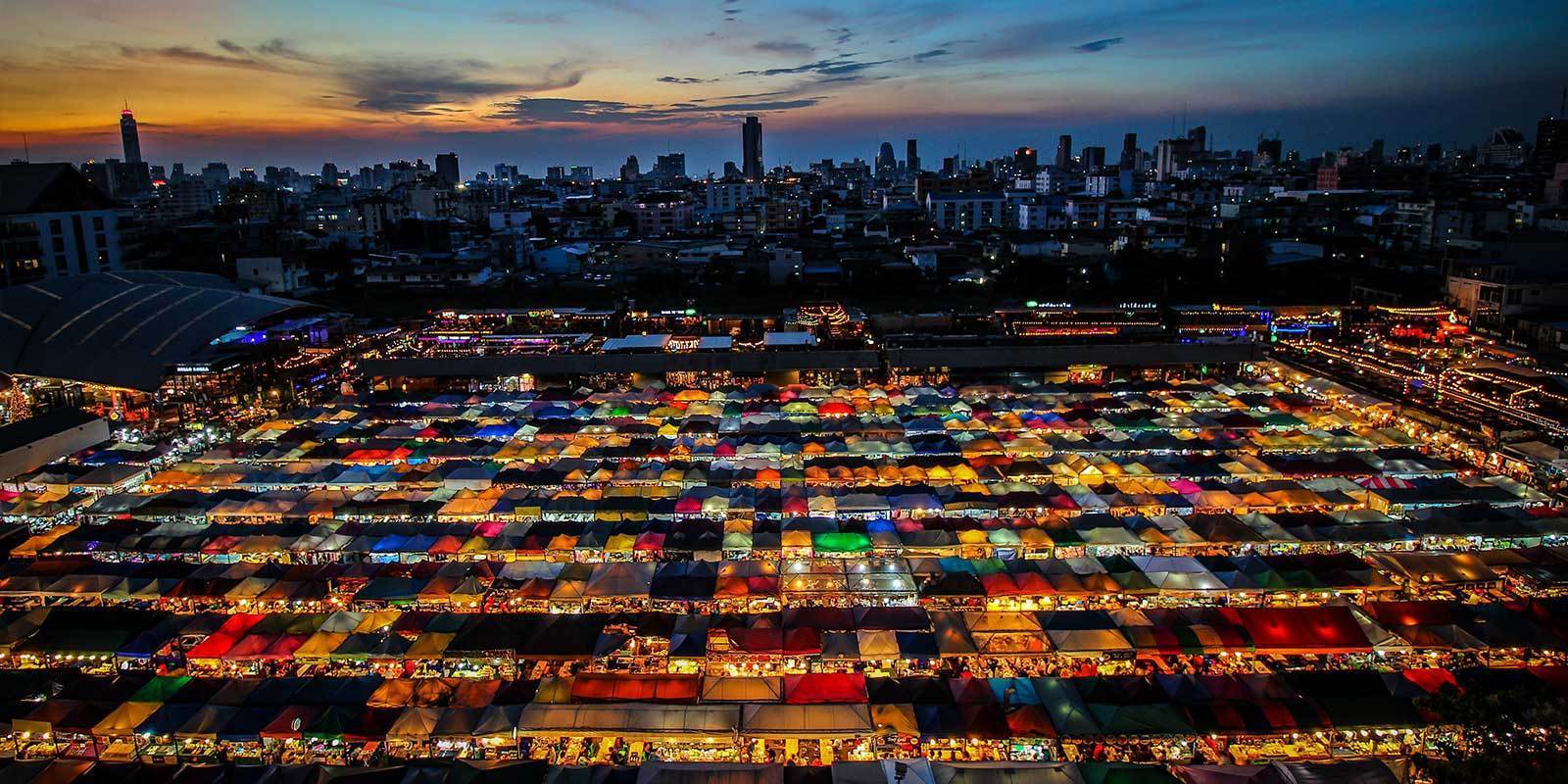 YOUR GUIDE TO 5 OF THE BEST NIGHT MARKETS IN THE US